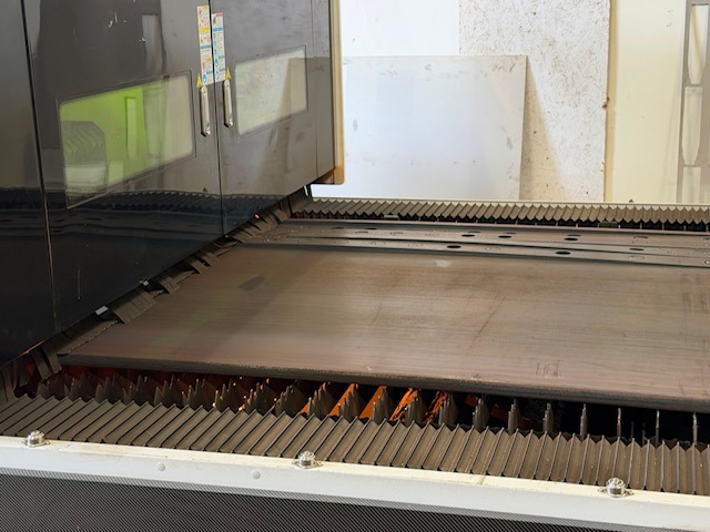 Laser cutting machine